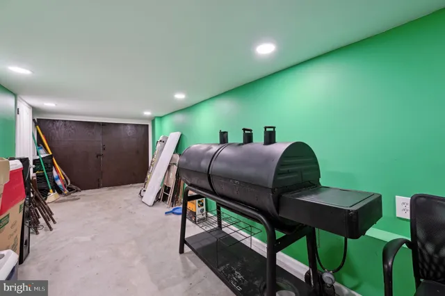 a view of a livingroom with furniture