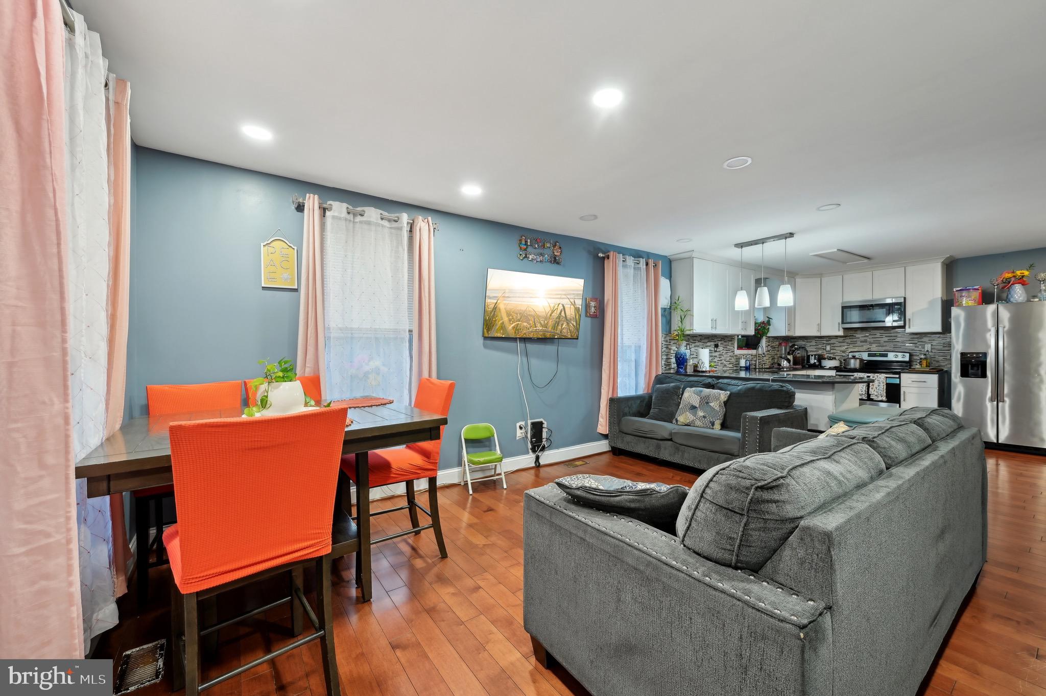 4101 Oak Road Baltimore, MD 21227 - Photo 6 of 25 a living room with furniture and wooden floor
