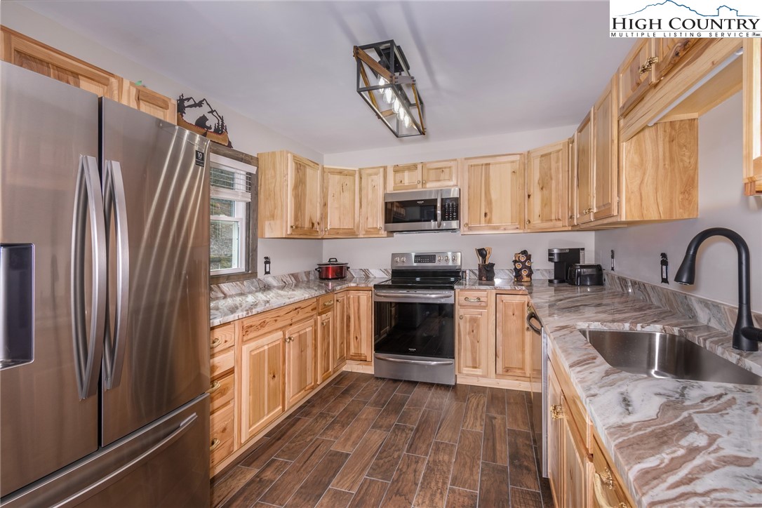 128 Hawthorne Road Beech Mountain, NC 28604 - Photo 23 of 47 Gallery Image 23