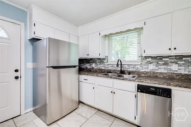 $2,100 | 104 West Moore Street, Bloomingdale, GA 31302