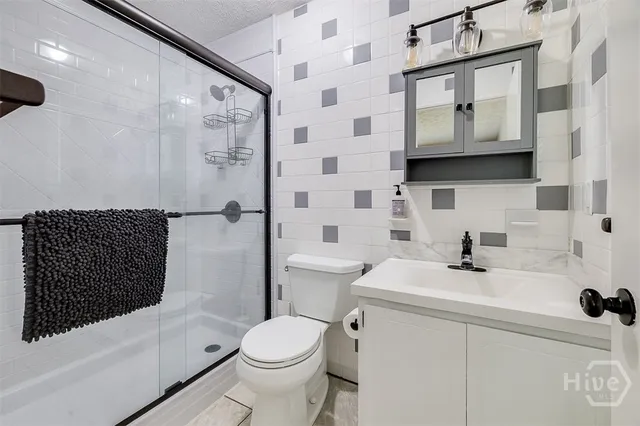 $2,100 | 104 West Moore Street, Bloomingdale, GA 31302