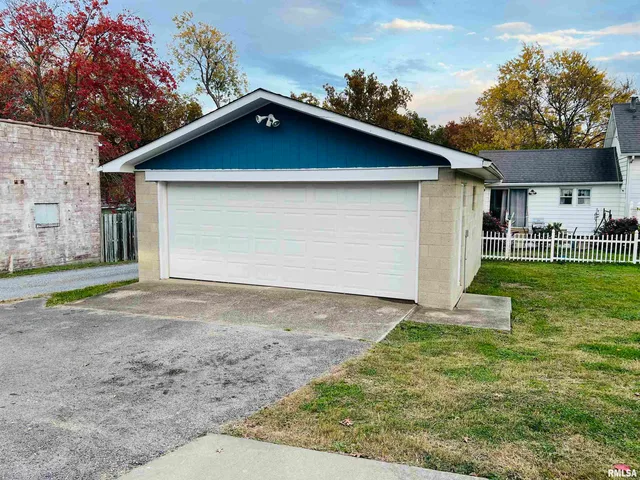 $154,900 | 734 South McKinley Street, Harrisburg, IL 62946