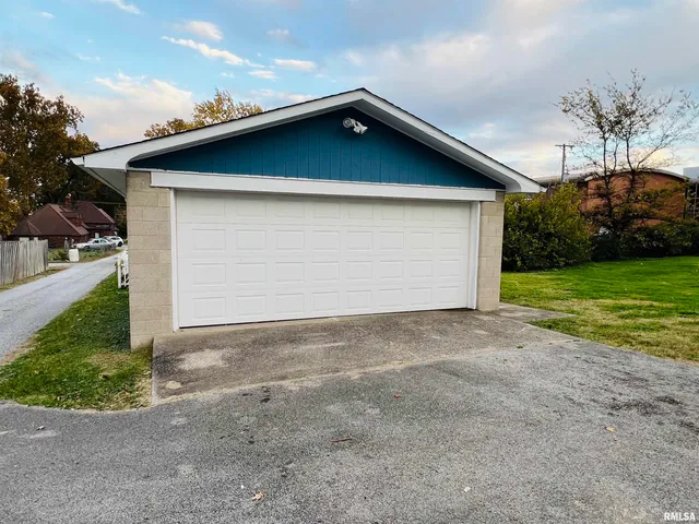 $154,900 | 734 South McKinley Street, Harrisburg, IL 62946