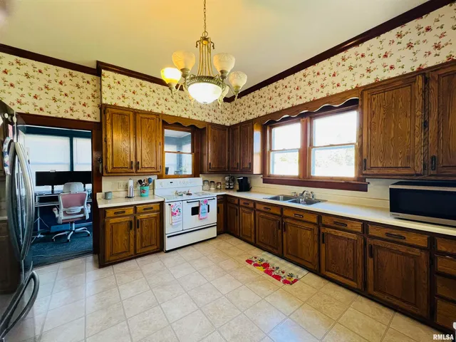 $154,900 | 734 South McKinley Street, Harrisburg, IL 62946