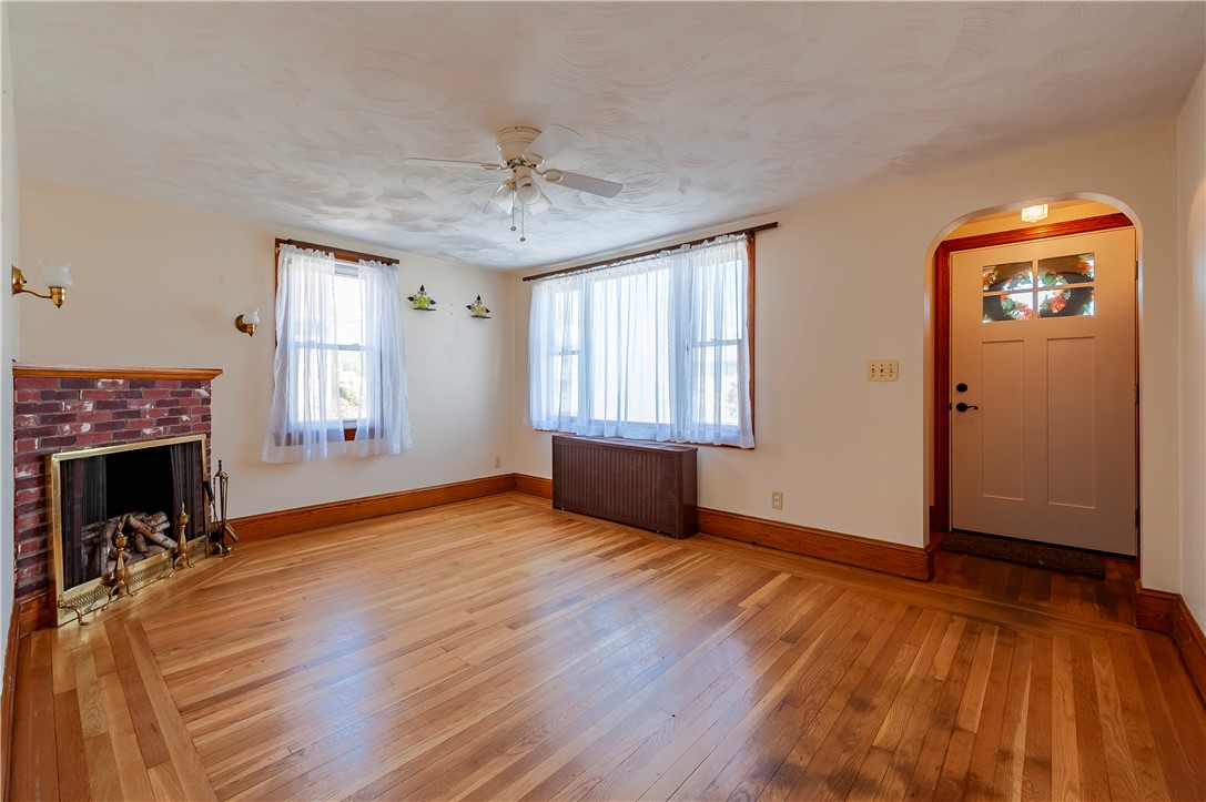 27 Eaton Street Pawtucket, RI 02861 - Photo 4 of 27 Lots of room ready to place your furniture.