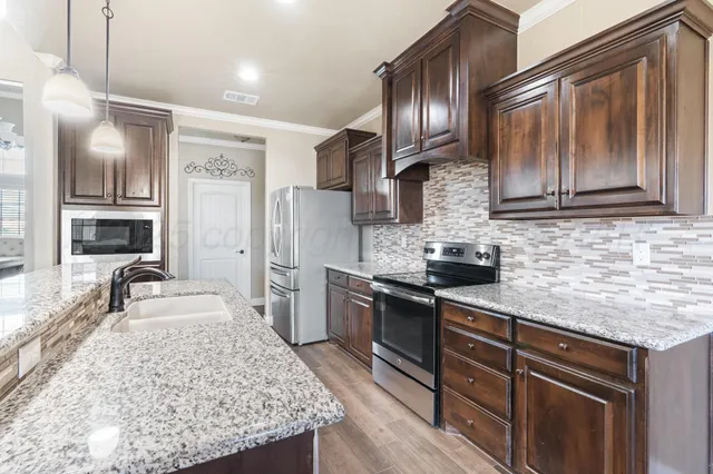 $355,000 | 18 Canyon E Parkway, Canyon, TX 79015