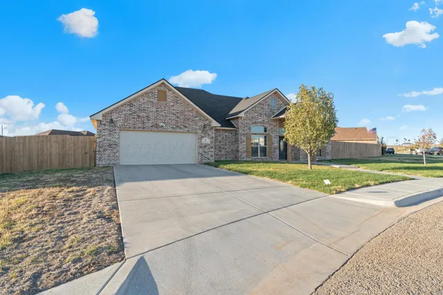 $355,000 | 18 Canyon E Parkway, Canyon, TX 79015