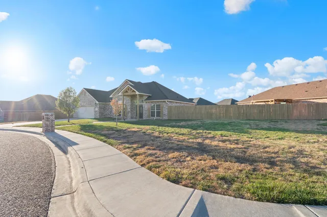 $355,000 | 18 Canyon E Parkway, Canyon, TX 79015