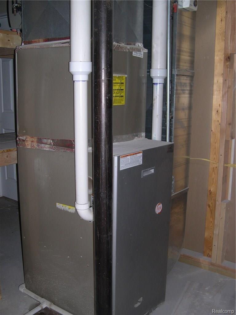 1047 Marsh Ridge Brighton, MI 48114 - Photo 23 of 25 FURNACEHIGH EFFI FURNACE
