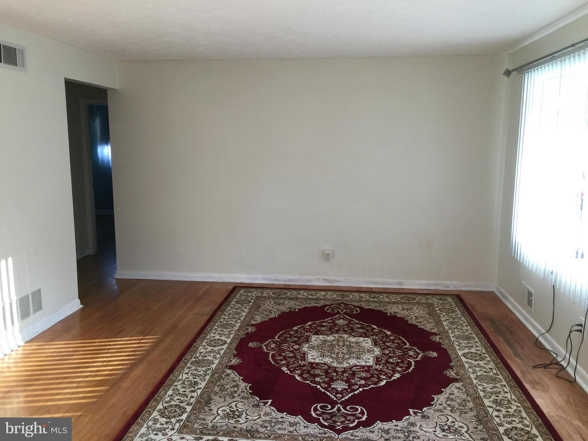 8635 Delegge Road Baltimore, MD 21237 - Photo 11 of 27 Living Room