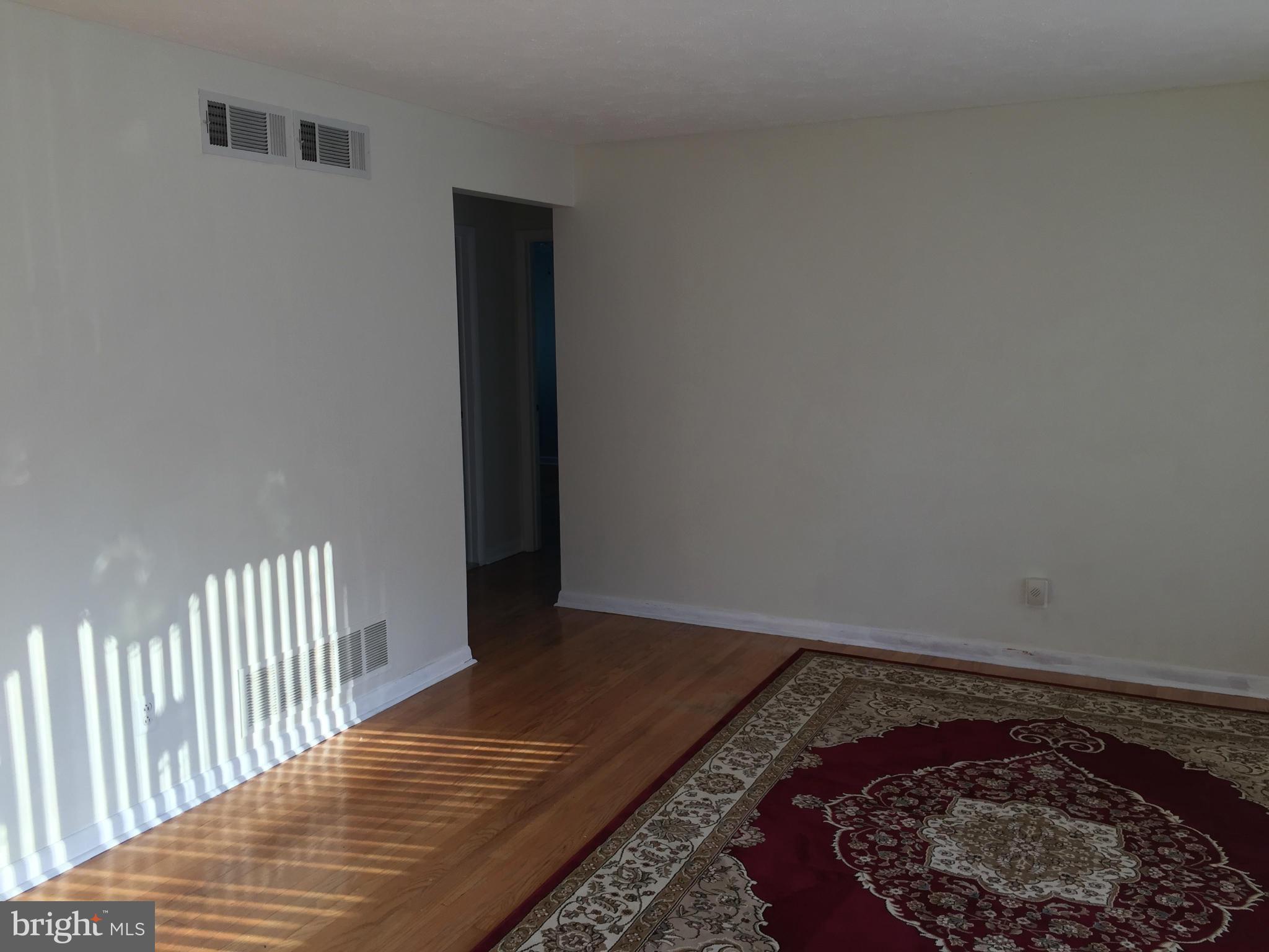 8635 Delegge Road Baltimore, MD 21237 - Photo 12 of 27 Living Room