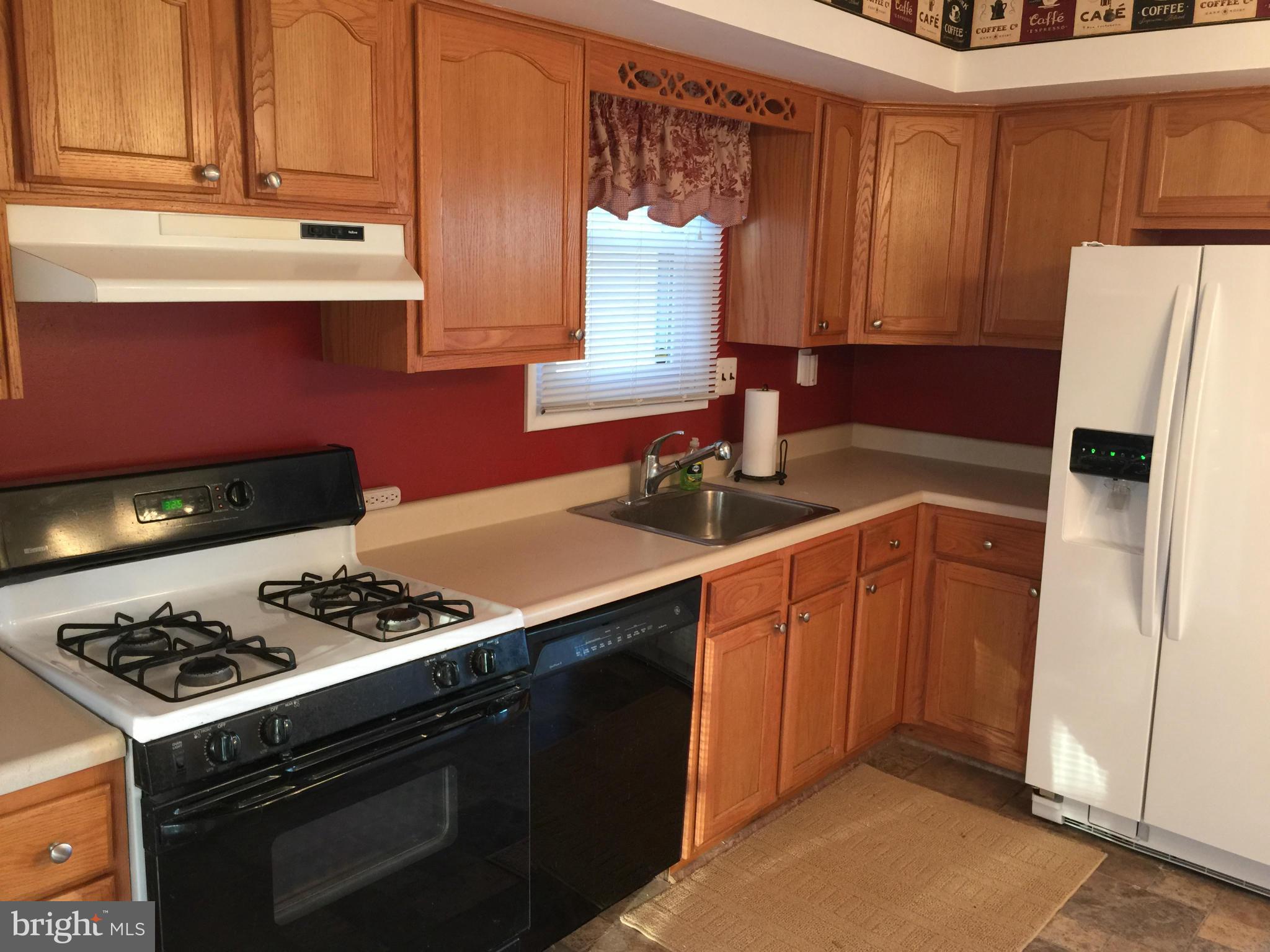 8635 Delegge Road Baltimore, MD 21237 - Photo 15 of 27 Kitchen