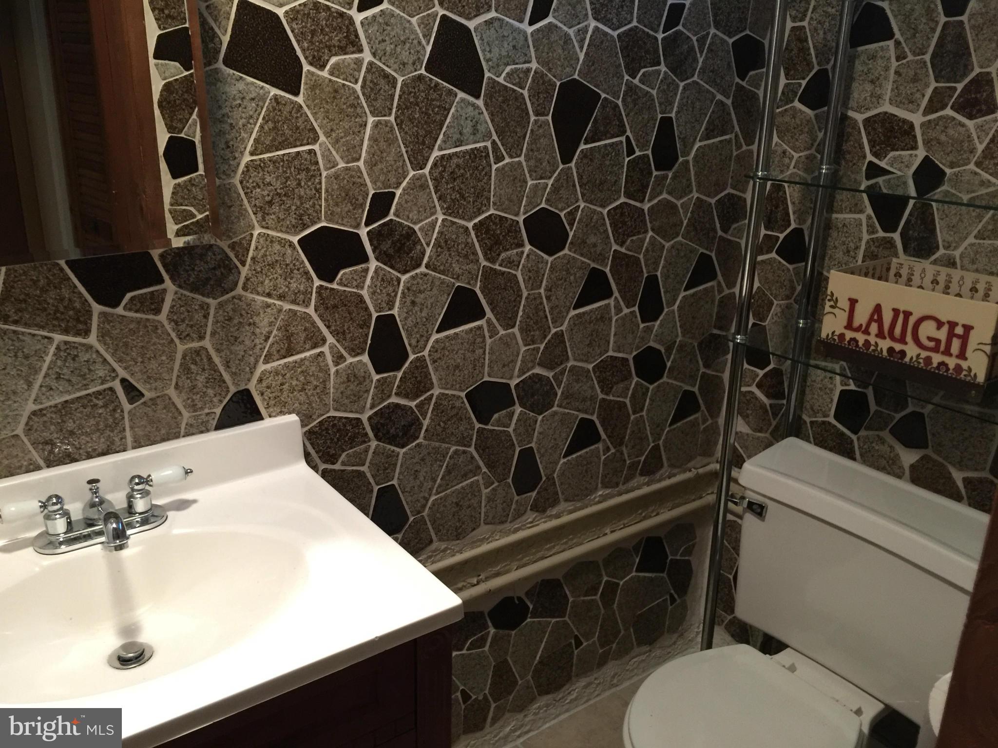 8635 Delegge Road Baltimore, MD 21237 - Photo 24 of 27 Bath