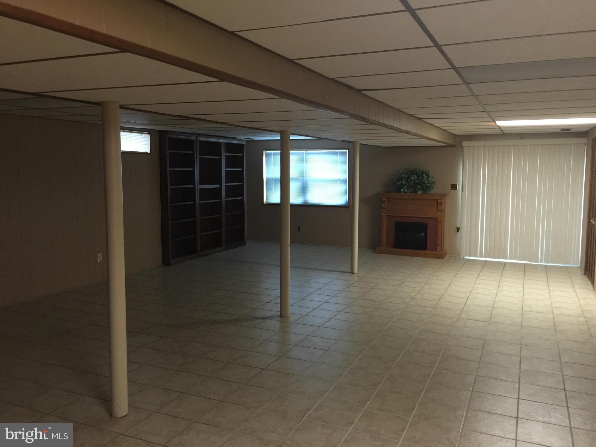 8635 Delegge Road Baltimore, MD 21237 - Photo 25 of 27 Family Room
