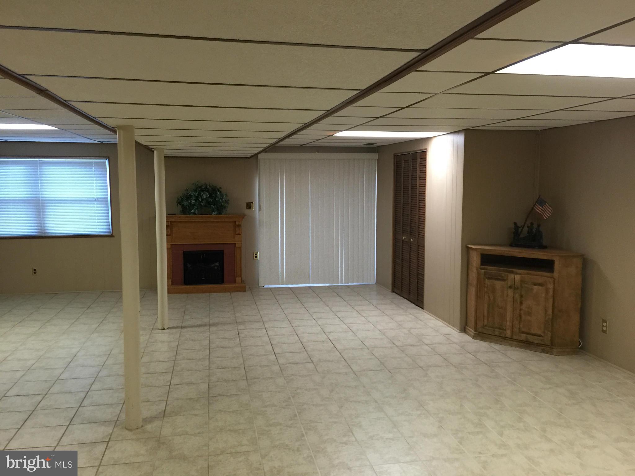8635 Delegge Road Baltimore, MD 21237 - Photo 26 of 27 Family Room