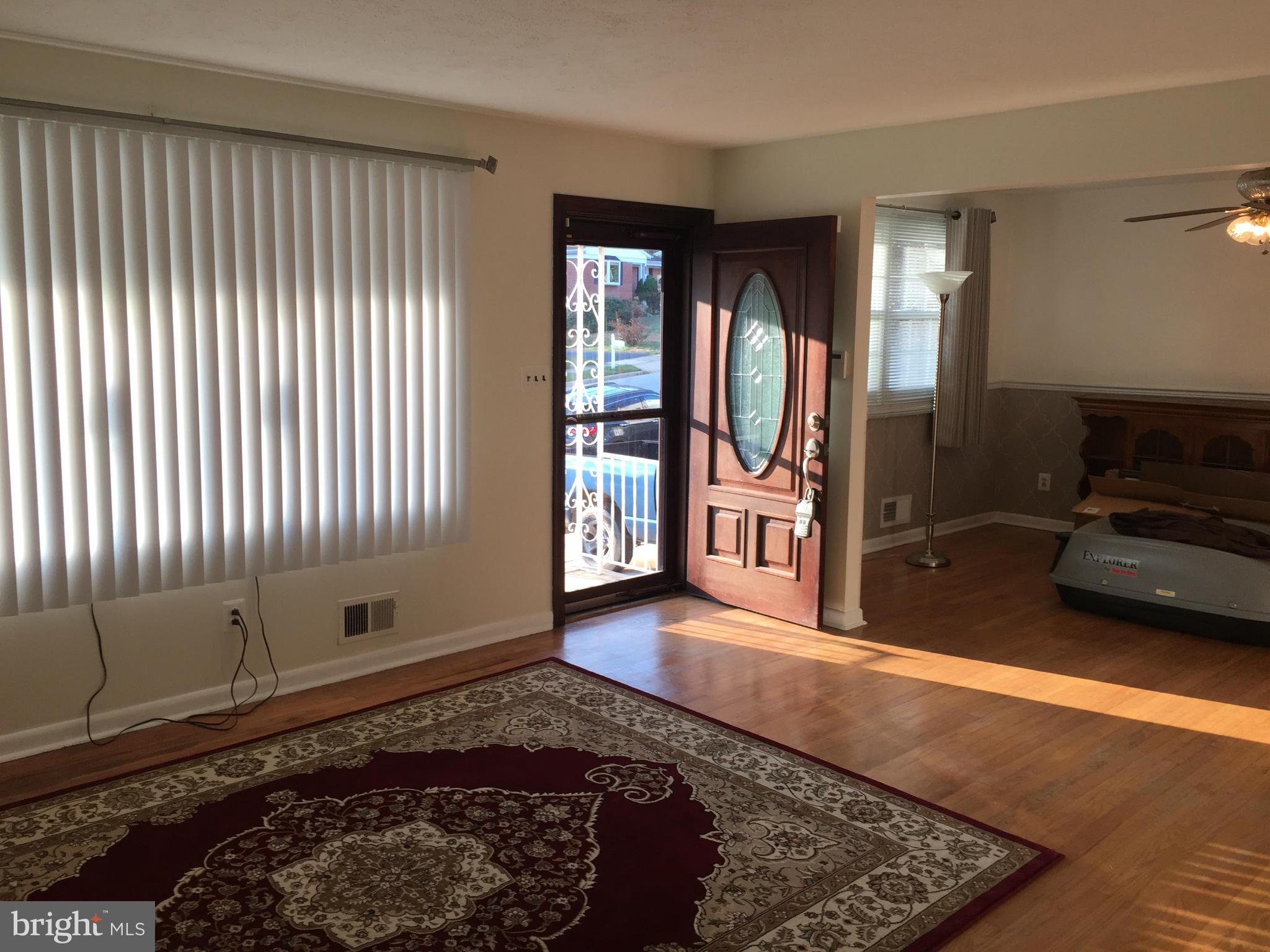 8635 Delegge Road Baltimore, MD 21237 - Photo 10 of 27 Living Room