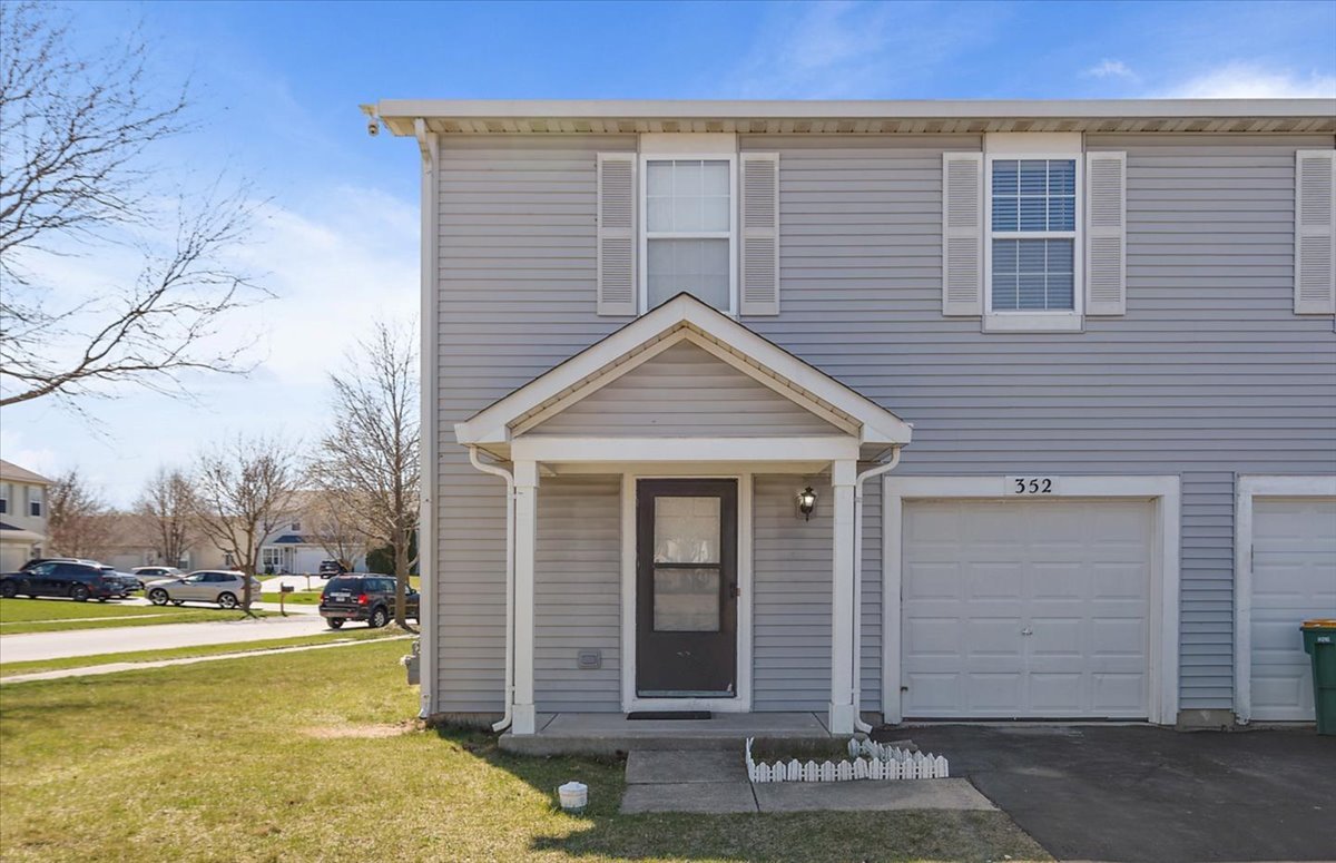 352 Richfield Trail Romeoville, IL 60446 - Photo 1 of 2 a view of a house with a yard