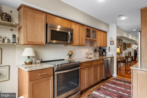 $650,000 | 214 North 22nd Street, Unit 9B, Philadelphia, PA 19103