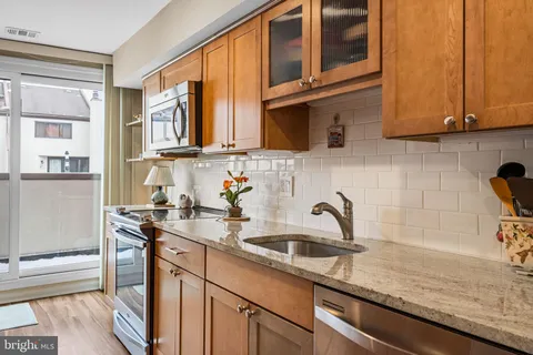 $650,000 | 214 North 22nd Street, Unit 9B, Philadelphia, PA 19103