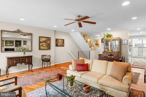 $650,000 | 214 North 22nd Street, Unit 9B, Philadelphia, PA 19103