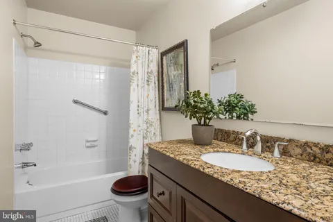 $650,000 | 214 North 22nd Street, Unit 9B, Philadelphia, PA 19103