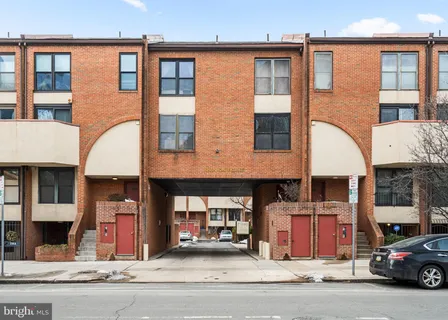 $650,000 | 214 North 22nd Street, Unit 9B, Philadelphia, PA 19103