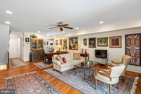 $650,000 | 214 North 22nd Street, Unit 9B, Philadelphia, PA 19103