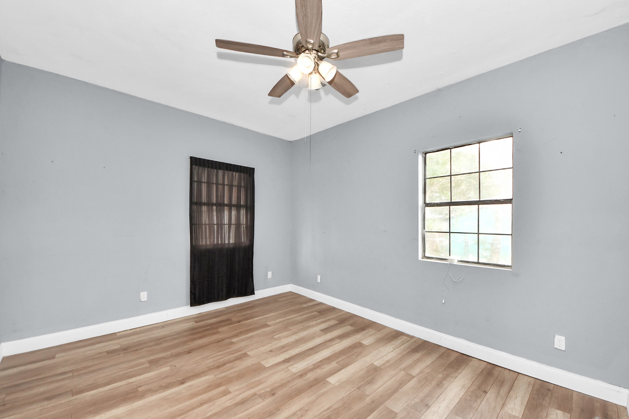 15 High Street Baytown, TX 77520 - Photo 14 of 29 a view of an empty room with window