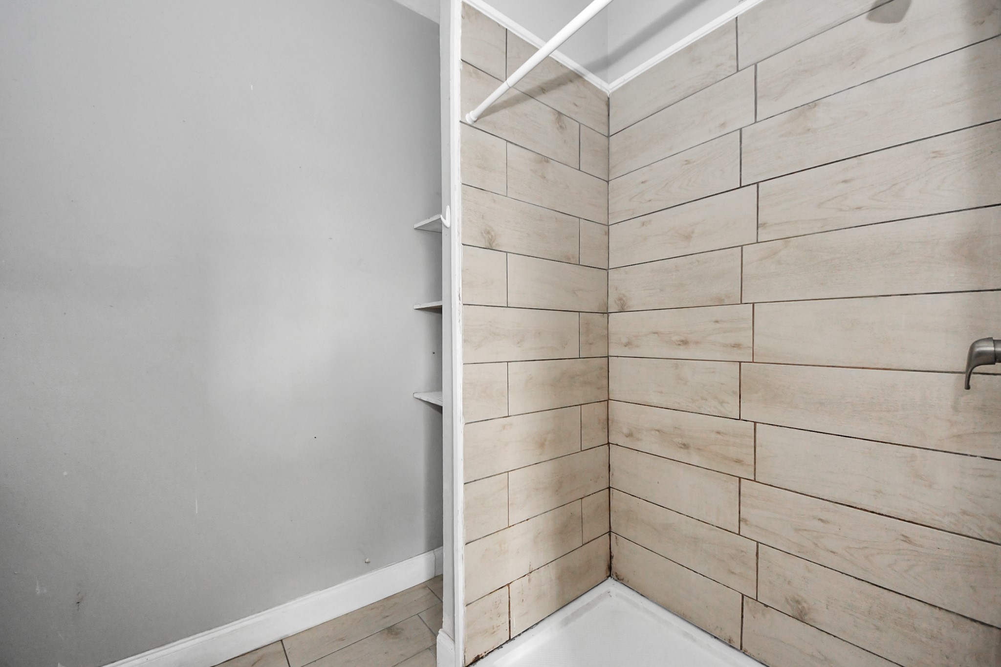 15 High Street Baytown, TX 77520 - Photo 16 of 29 a bathroom with a shower