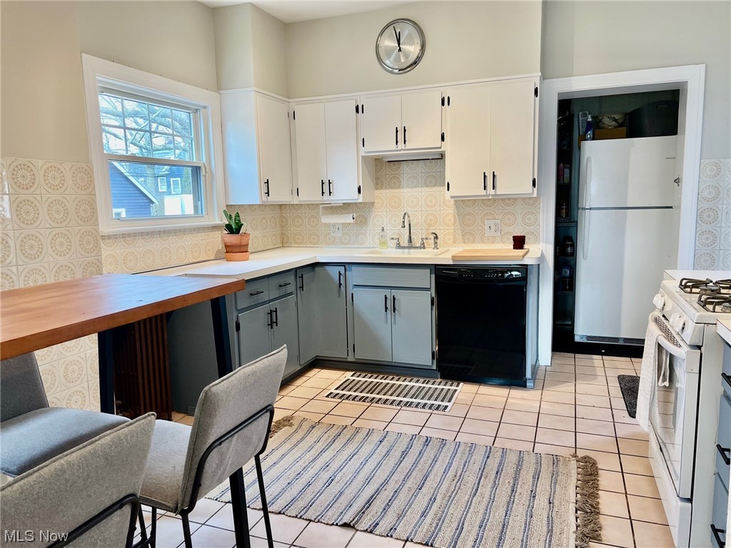 12727 Cedar Road Cleveland Heights, OH 44106 - Photo 12 of 32