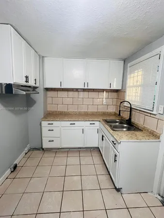 $1,000 | 1742 West Unit 26th Street, Jacksonville, FL 32209