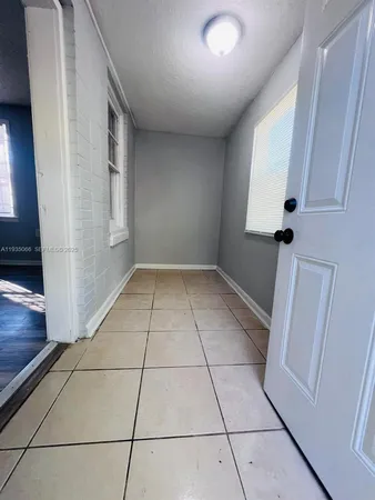 $1,000 | 1742 West Unit 26th Street, Jacksonville, FL 32209