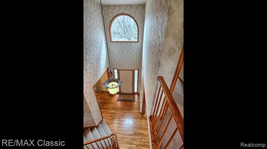 1088 Chesapeake Rochester, MI 48307 - Photo 5 of 41 Foyer_From_Above.jpg