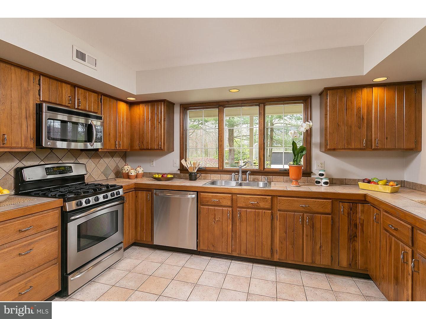 812 Fernwood Road Moorestown, NJ 08057 - Photo 7 of 25 Kitchen