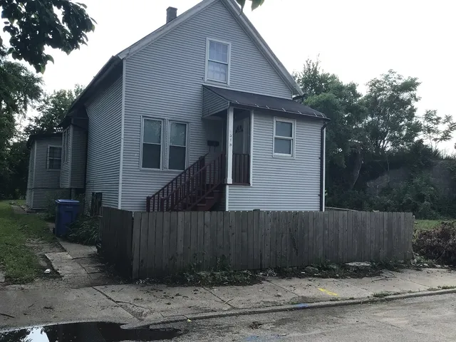 $2,400 | 8518 South Givins Court, Chicago, IL 60620