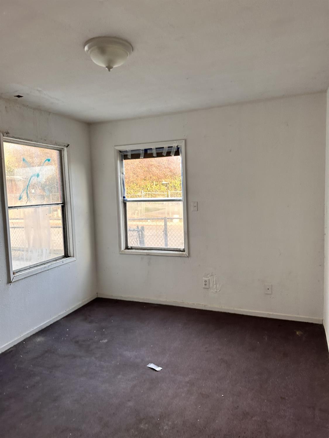 864 East Evening Glow Avenue Reedley, CA 93654 - Photo 17 of 18 an empty room with a window