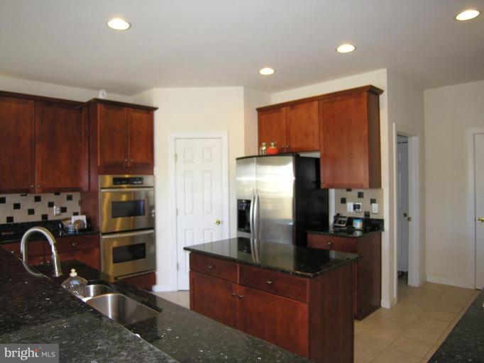 4133 Agency Loop Triangle, VA 22172 - Photo 2 of 30 Kitchen