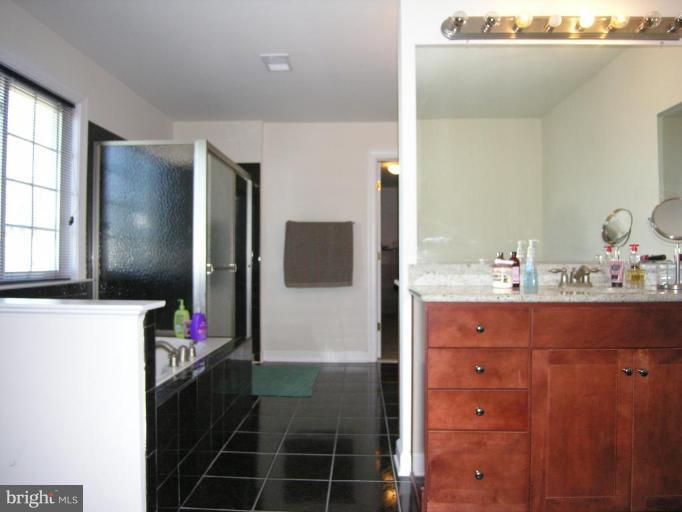 4133 Agency Loop Triangle, VA 22172 - Photo 14 of 30 Master Bath