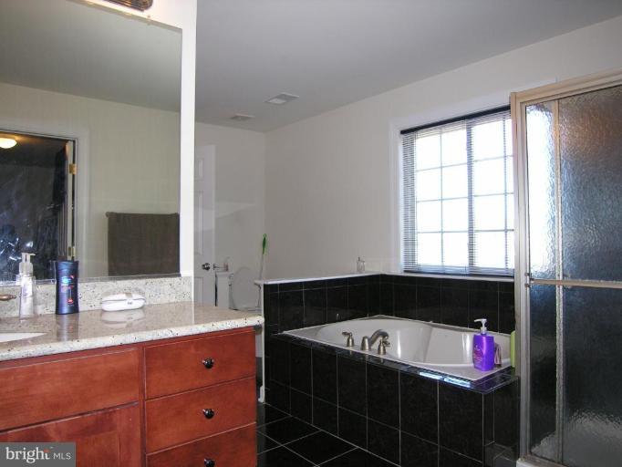 4133 Agency Loop Triangle, VA 22172 - Photo 15 of 30 Master Bath #2