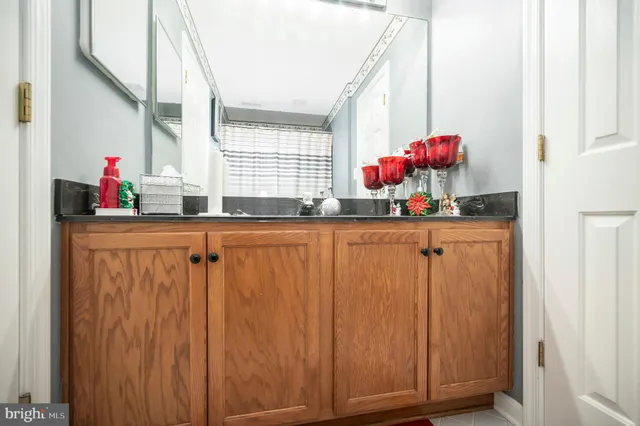a view of an house with backyard porch and garden