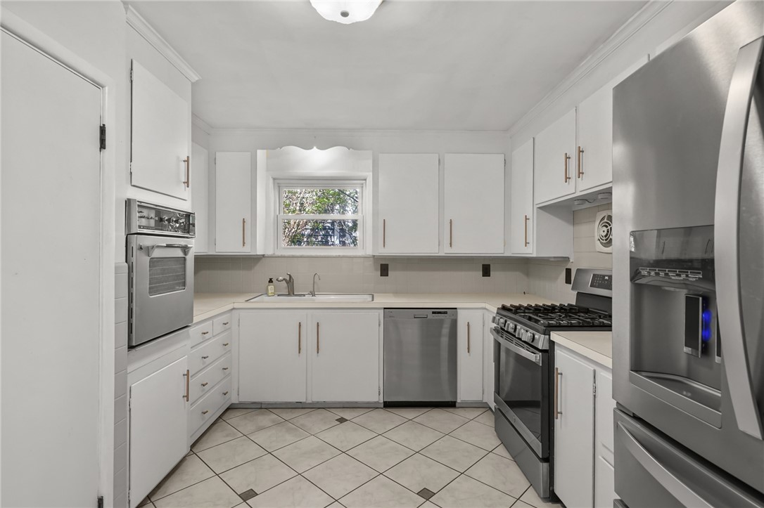 150 Ridge Street Pawtucket, RI 02860 - Photo 15 of 45