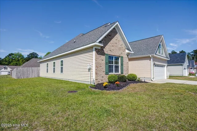 $319,500 | 115 Kenmore Court, New Bern, NC 28560