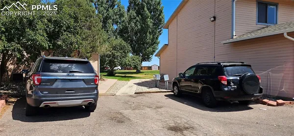 a view of a car in front of house