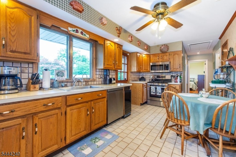 15 Absecon Road Parsippany, NJ 07054 - Photo 7 of 21