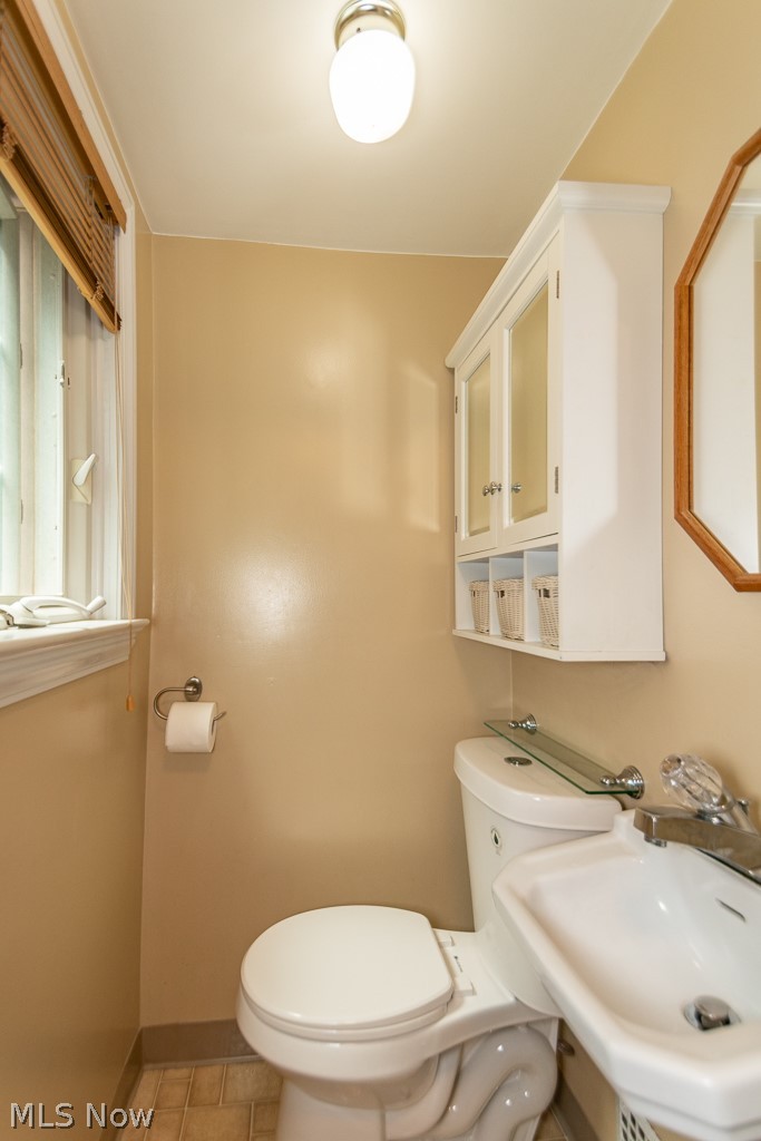 1056 Pennfield Road Cleveland, OH 44121 - Photo 17 of 39 1/2 bath on Main Floor