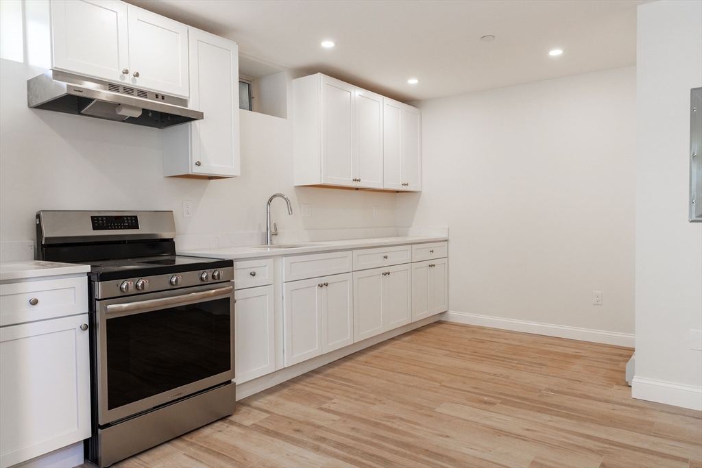 71 Friend Street, Unit 1L Gloucester, MA 01930 - Photo 2 of 8