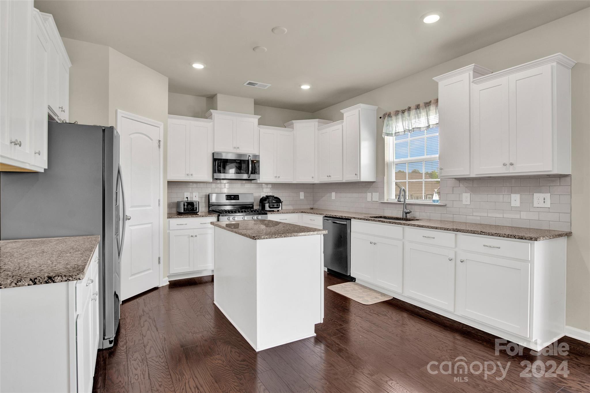 17405 Snug Harbor Road Charlotte, NC 28278 - Photo 11 of 32 Gallery Image 11