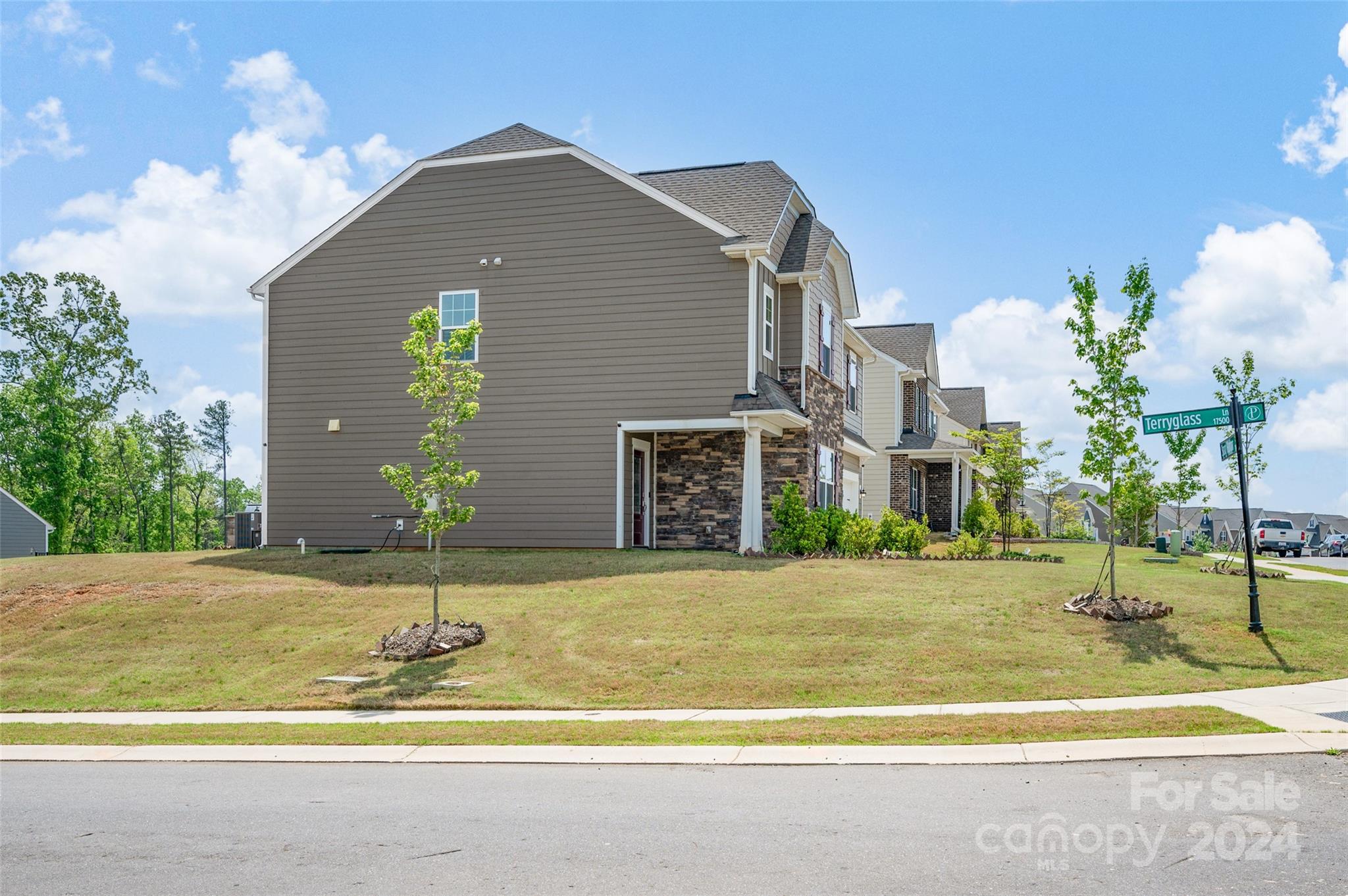 17405 Snug Harbor Road Charlotte, NC 28278 - Photo 4 of 32 Gallery Image 4