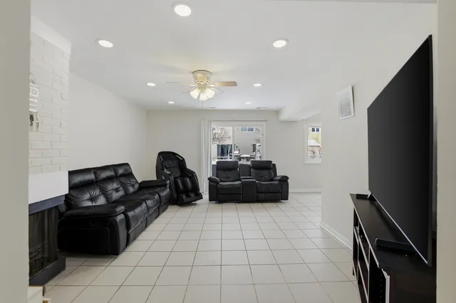 $245,000 | 1874 Windward Lane, Hanover Park, IL 60133