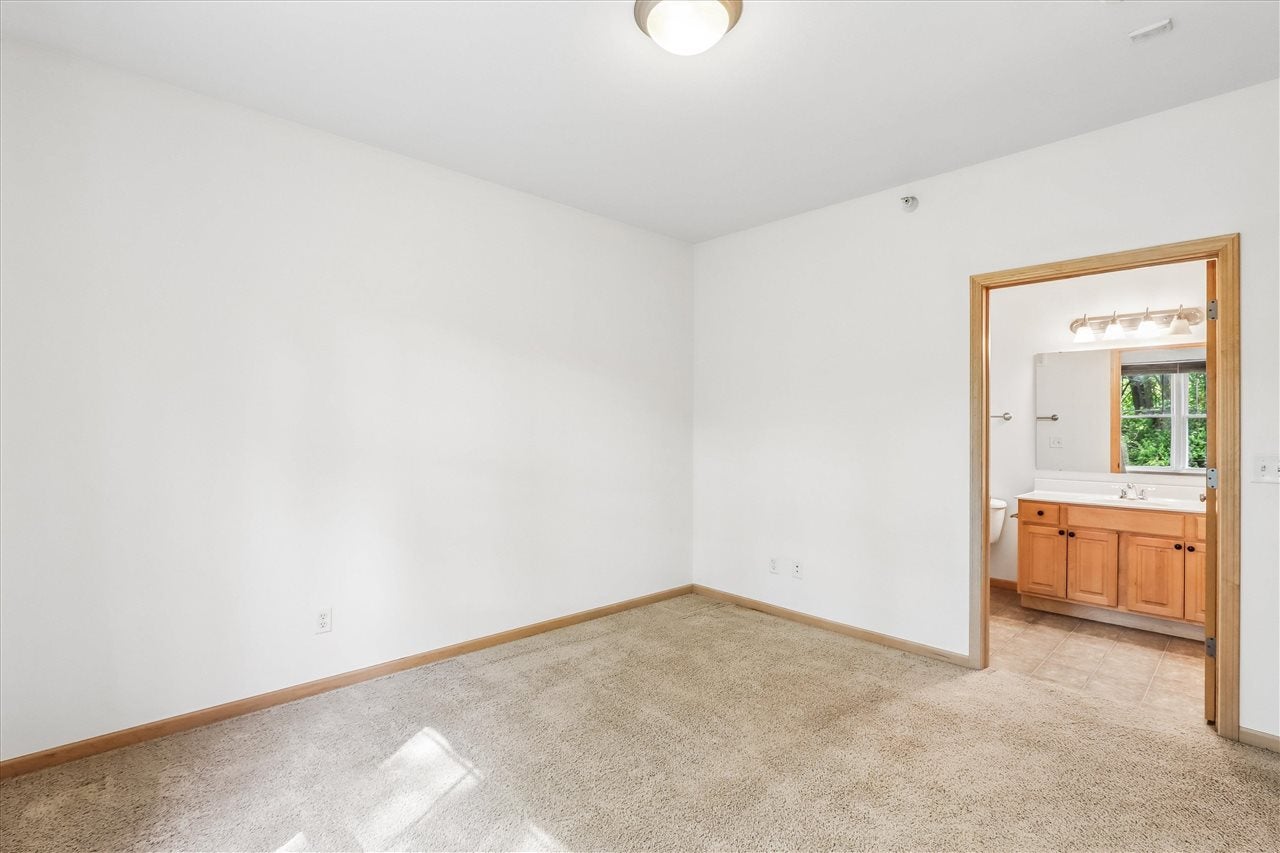 1092 Walnut Avenue, Unit 204 Riverside, IA 52327 - Photo 14 of 27 Gallery Image 14
